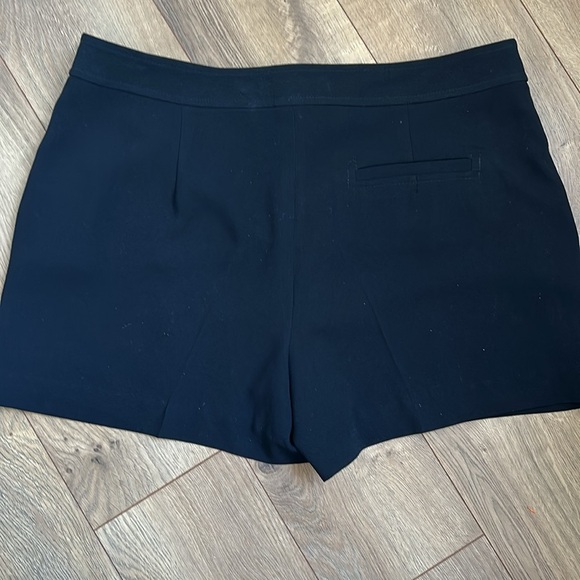 Trina Turk black trouser shorts. Size 10 - Picture 3 of 3